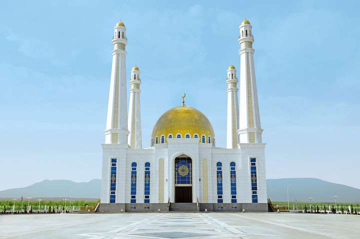 Национальный Лидер туркменского народа, Председатель Халк Маслахаты Туркменистана принял участие в открытии новой мечети города Анау